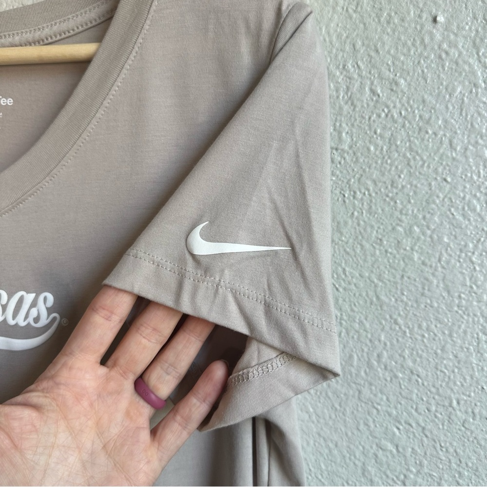The Nike Tee Arkansas Vneck Tan White Graphic Tshirt Women’s Size Medium - Picture 6 of 8